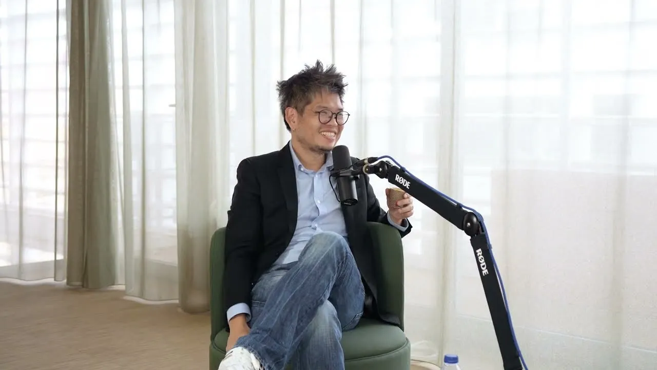 Steve Chen, cofundador de YouTube, grabando el episodio de roompass en Atarazanas