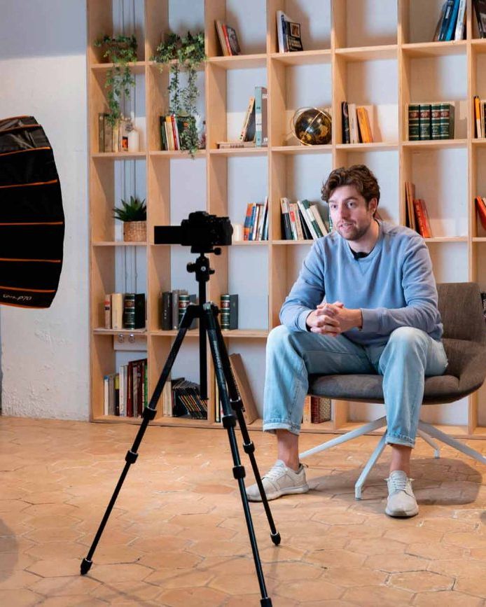 Video set in Crisol with lights and camera
